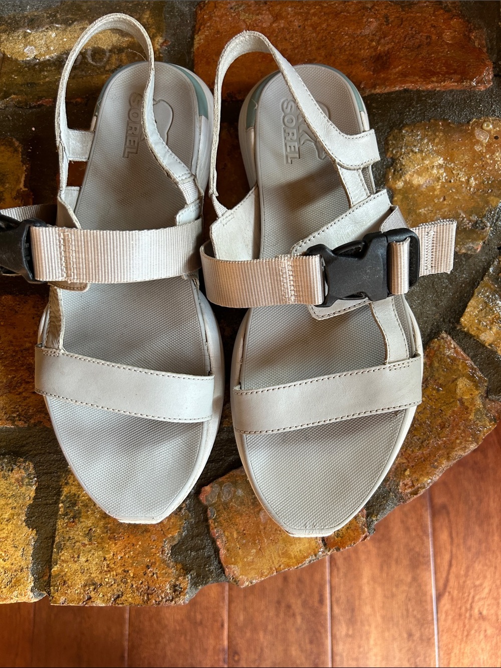 SOREL sandals. - Picture 3 of 5
